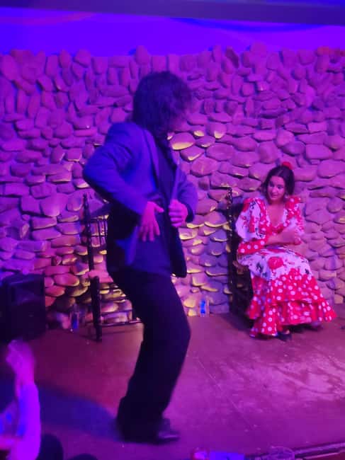 Malaga: PREMIUM TAPAS TOUR Paella, Tapas, Winery & Flamenco - Flamenco to finish the evening
