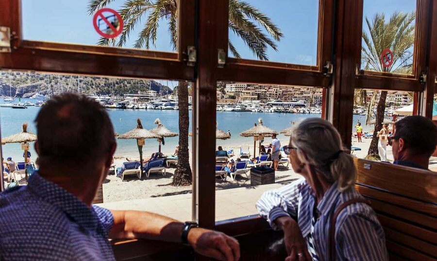Mallorca: Exclusive Soller Train and Tram Half-Day Tour - What to expect inside the vintage Sóller train