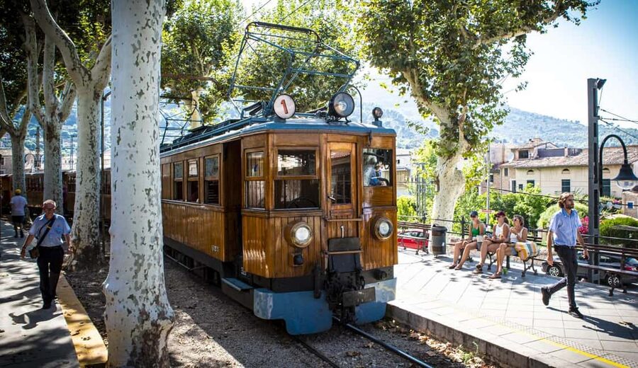 Mallorca: Exclusive Soller Train and Tram Half-Day Tour - Port de Sóller and the bay