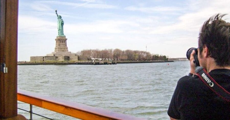 Manhattan: Statue and Skyline Cruise Aboard a Luxury Yacht - Practical booking advice for a smooth sailing