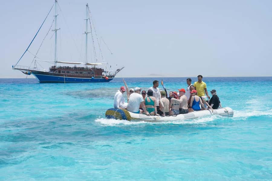 Marsa Alam: Pirates Premium Boat to turtle bay with lunch - Marsa Shona and the second reef stop