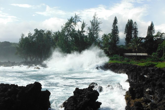 Maui: Road to Hana Luxury Limo-Van Tour with Helicopter Flight - Taking the Hana Highway in a six-person Limo-Van