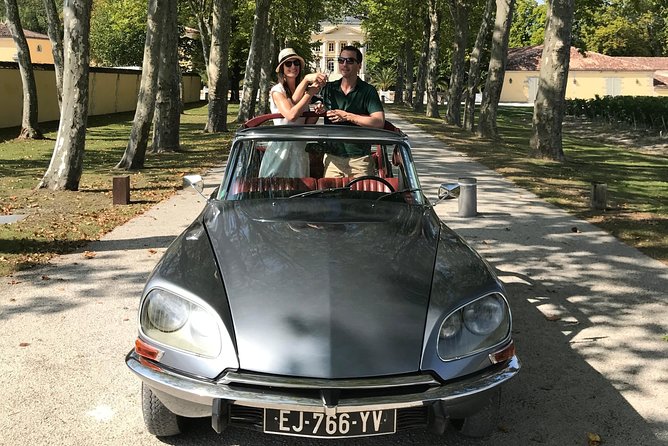 Médoc luxury wine tour aboard a Citroën DS Limousine Convertible - Your pickup from Bordeaux