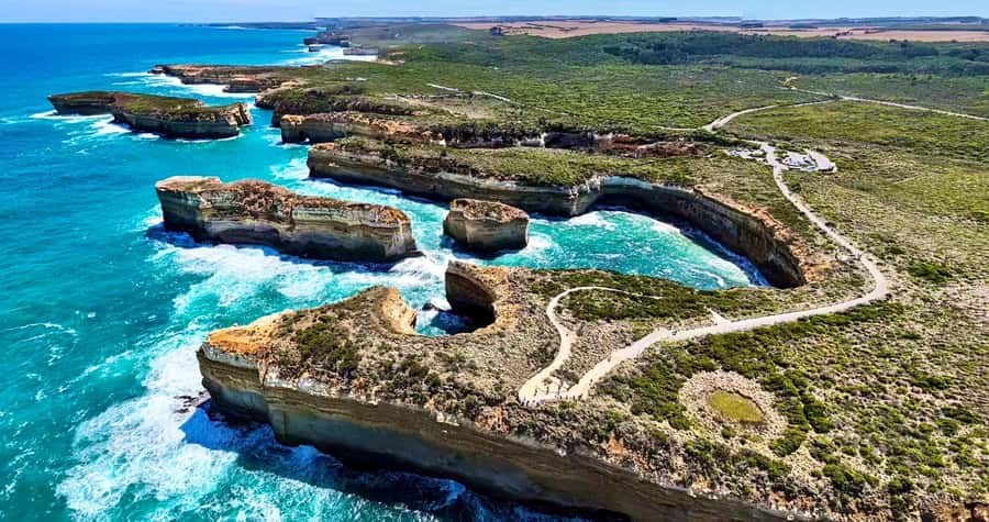 Melbourne Great Ocean Road Benz SmallGroup&LuxCoach BigGroup - Split Point Lighthouse and Memorial Arch