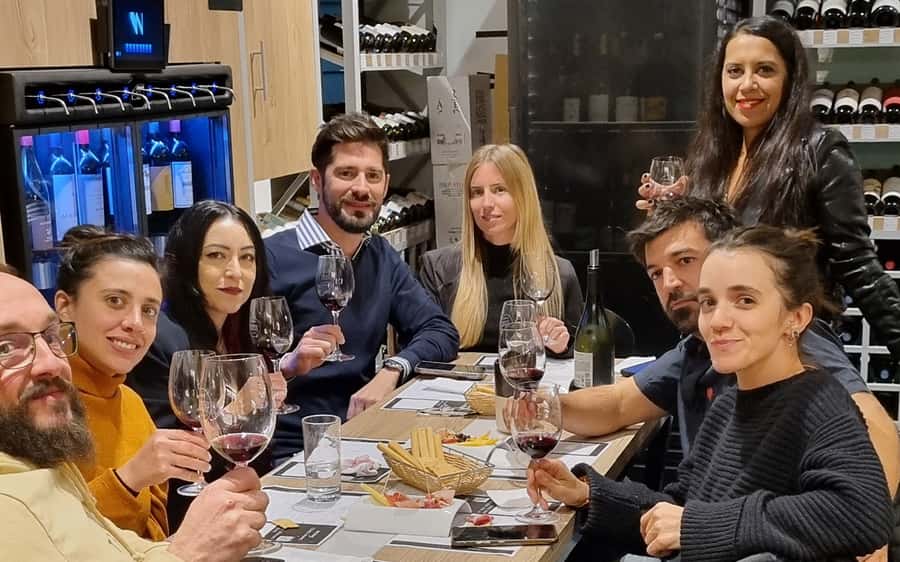 Mendoza: Premium Wine Tasting - Eight glasses, from white wine to local reds