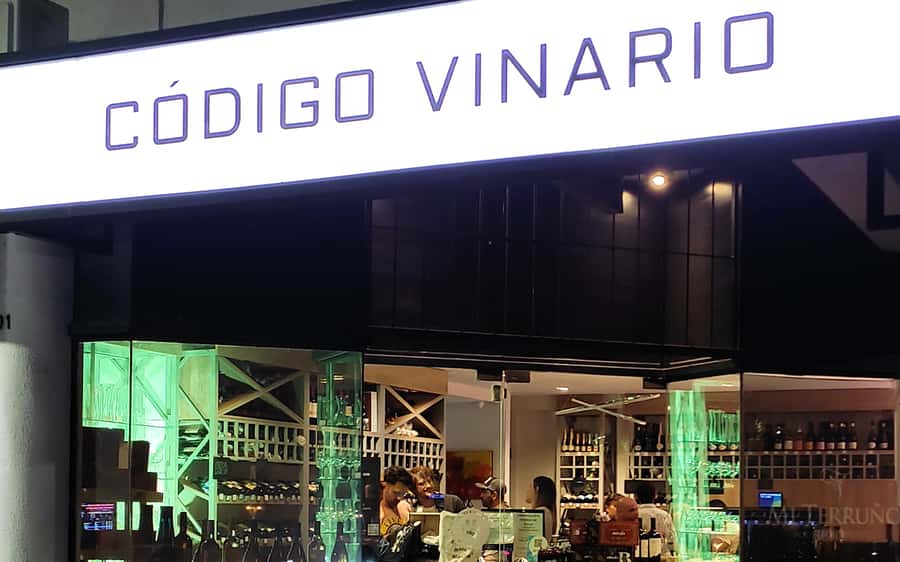 Mendoza: Premium Wine Tasting - Meeting your host at Código Vinario