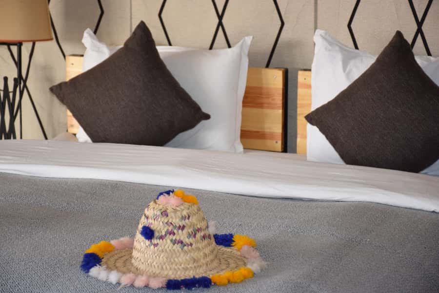 Merzouga: Overnight Stay in Luxury Desert Tent with Dinner - The camel ride into Erg Chebbi