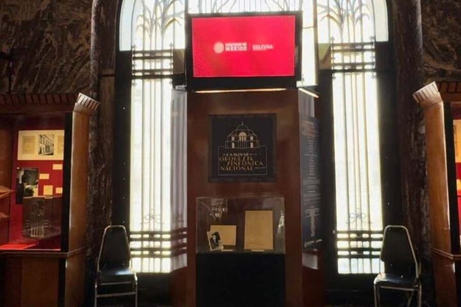 Mexico City: Exclusive Tour of Palacio de Bellas Artes - Temporary Exhibitions Add a Modern Note