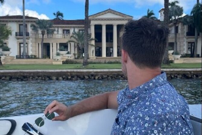 Miami Express Private Boat a 1- Hour Luxury Experience - Morning, afternoon, or sunset?