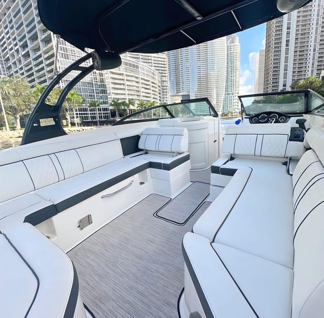 Miami: Private Luxury Boat Charter with a Captain - San Marco, Di Lido, Hibiscus, and Palm Islands