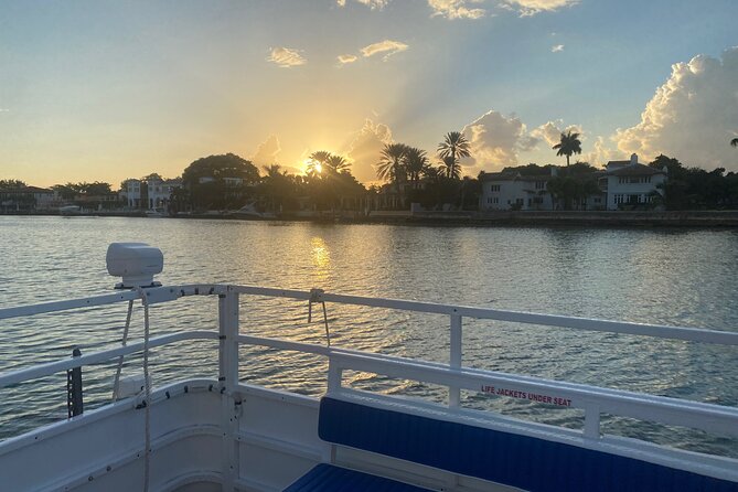 Miami Sightseeing Cruise on a Luxury Yacht - The onboard bar and kitchen