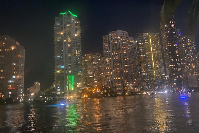 Miami Sightseeing Cruise on a Luxury Yacht - Celebrity mansions, Miami Beach, and Fisher Island