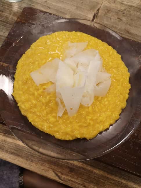 Milan’s Full-Meal Gourmet Food Tour - More Than Tastings - Via Dante and the gourmet pizza stop