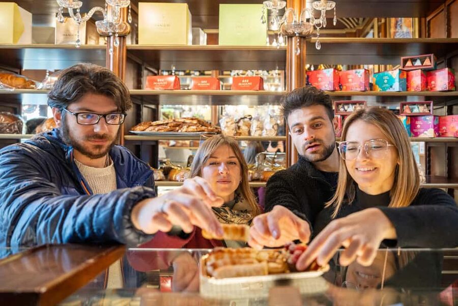 Milan’s Full-Meal Gourmet Food Tour - More Than Tastings - Piazza del Duomo and the saffron risotto course