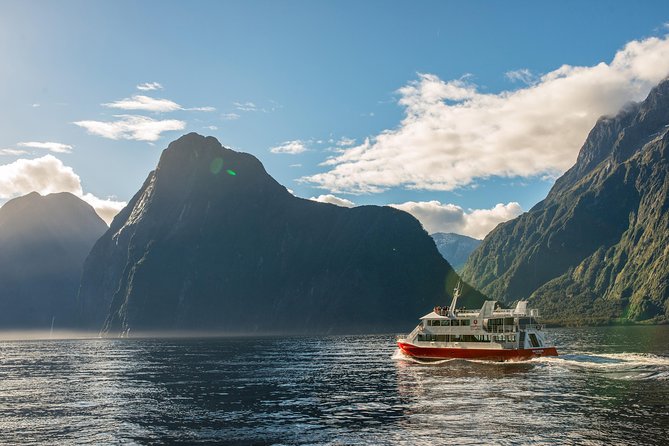 Milford Sound Premium Coach & Cruise from Queenstown with Lunch - What the glass-roof coach really adds