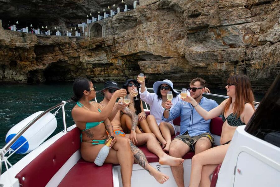 Monopoli: Exclusive private boat tour - Lama Monachile from the sea