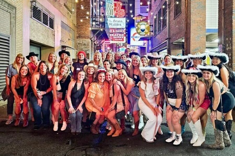 Nashville: Exclusive Entry and Special Offers VIP Bar Crawl - Games, group shots, and the social side