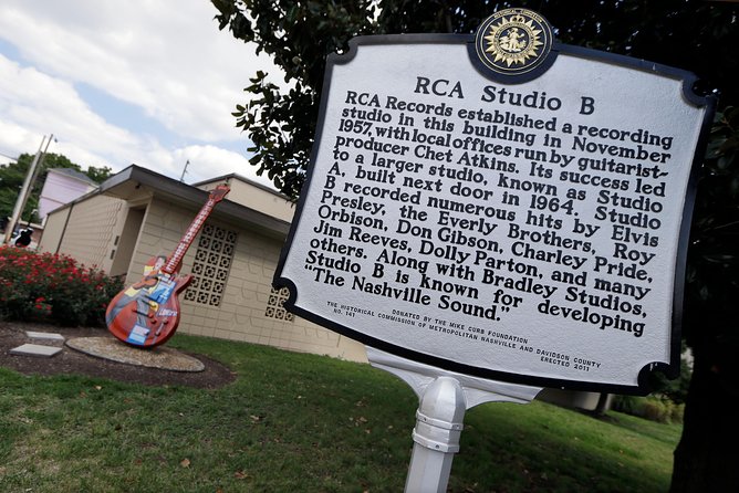 Nashville VIP Style Private Tour with Local Singer-Songwriter - The Bluebird Cafe and a live original song