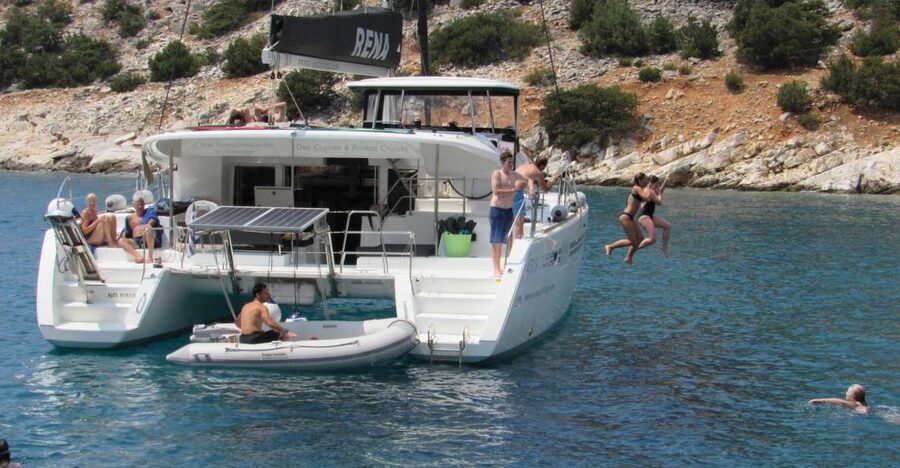 Naxos: Luxury Catamaran Day Trip with Lunch and Drinks - Secluded beaches, coves, and sandy anchorages