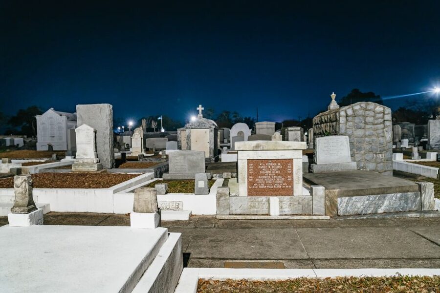 New Orleans: Cemetery Bus Tour At Dark with Exclusive Access - Morning Call Coffee Stand and the middle break