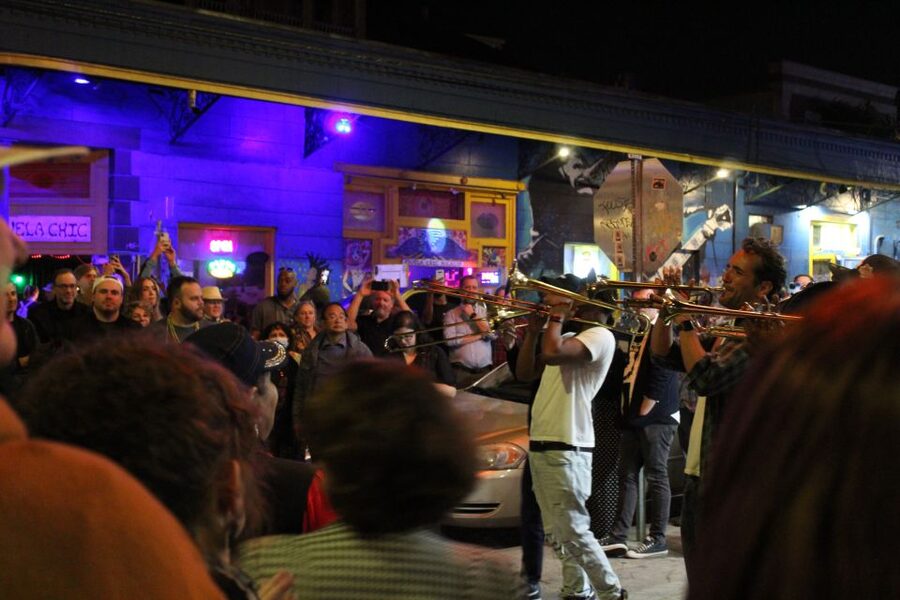 New Orleans: Frenchmen Street VIP Live Music Pub Crawl - The guide can shape the entire evening