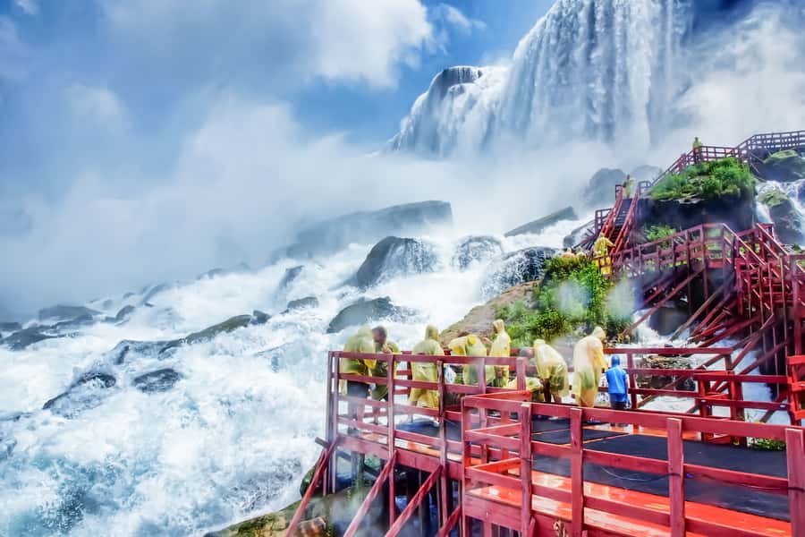 Niagara Falls: Canadian and American Deluxe Day Tour - Maid of the Mist and the force of the water