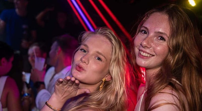 Nice: Bar/Pub Crawl with Free Shots and VIP Entry - What to wear and what to carry