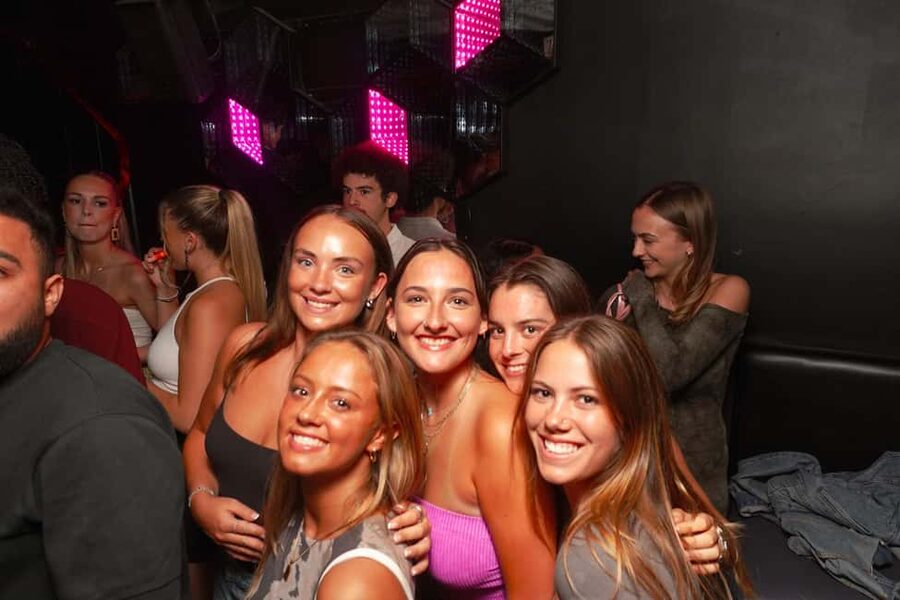 Nice: Orange Bar Crawl with 5 Free Shots & VIP Club Entry - Key points at a glance