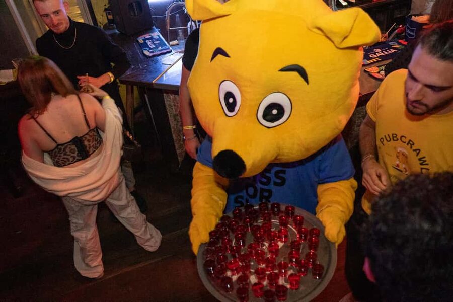 Nice: Orange Bar Crawl with 5 Free Shots & VIP Club Entry - Games and challenges keep the night social