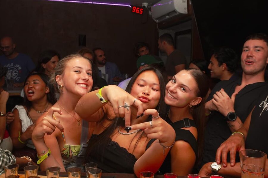 Nice: Orange Bar Crawl with 5 Free Shots & VIP Club Entry - The first bar breaks the ice quickly