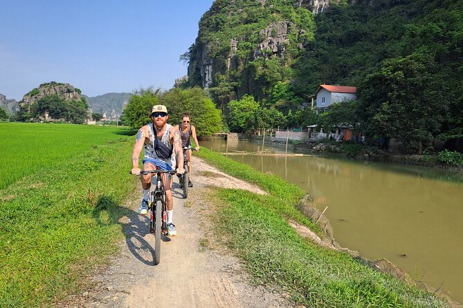 Ninh Binh Luxury Day Tour by Limousine- Small Group- All included - Tam Coc by sampan boat