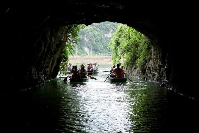 Ninh Binh Tour: Deluxe & Small Group Tam Coc Hoa Lu - Boat, Biking, Buffet Lunch - A buffet lunch with a local Vietnamese menu
