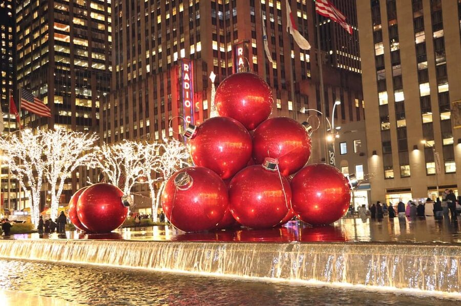 NYC: Dyker Heights and NYC Holiday Lights Luxury Bus Tour - Is $75 a Fair Price for Four Hours?