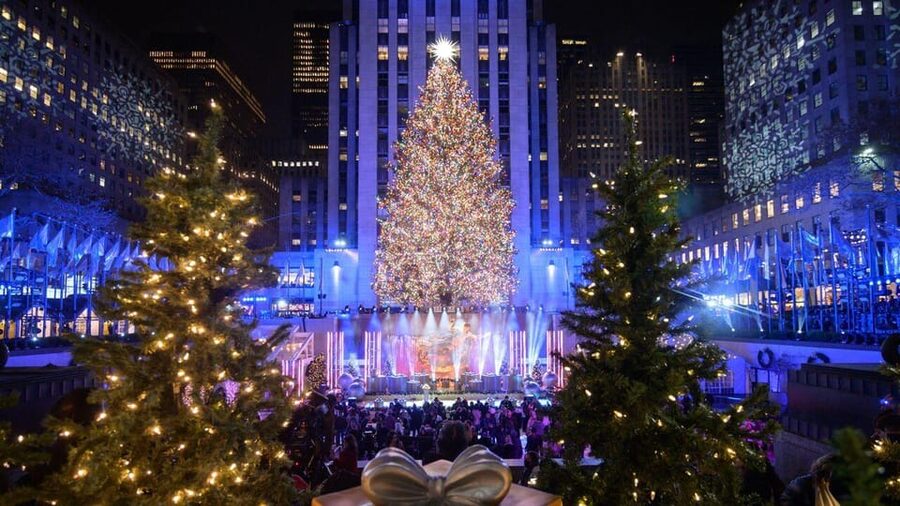 NYC: Dyker Heights and NYC Holiday Lights Luxury Bus Tour - Passing the Empire State Building and Flatiron Building