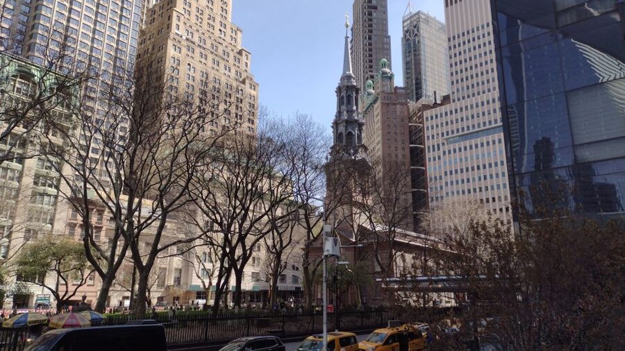 NYC: Gray Line Guided 5 Hour Manhattan Premium Bus Tour - One World Trade Center and the West Side return