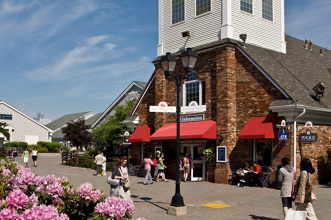 NYC: Woodbury Common Premium Outlets Shopping Round Trip Service - The ride from Manhattan to the outlet center