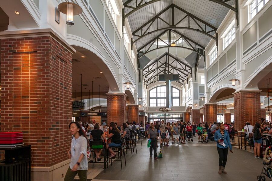 NYC: Woodbury Common Premium Outlets Shopping Trip - Food, lockers, and practical services