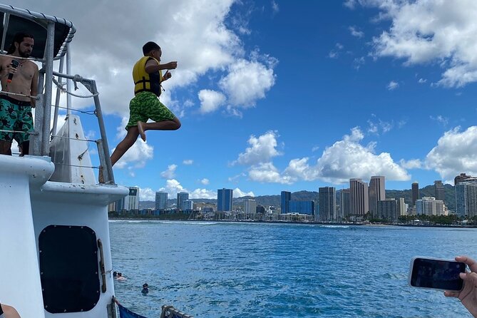Oahu 5-in-1 Deluxe Cruise: Turtle Snorkeling & Ocean Activities - Crew service can make or break the day