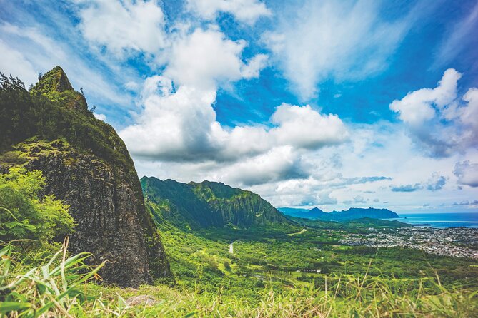 Oahu Deluxe Grand Circle Island Tour - Halona Blowhole and the southeast coast