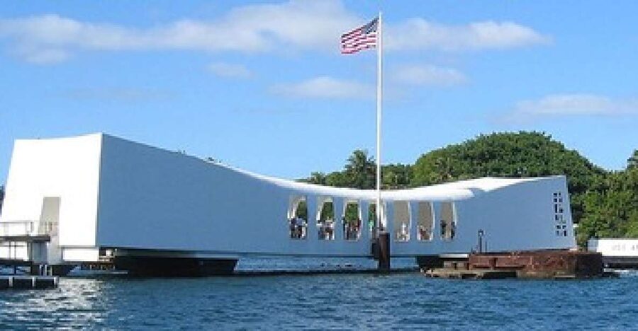 Oahu: Pearl Harbor Heroes Deluxe Experience - The USS Arizona Memorial is the day’s quietest moment