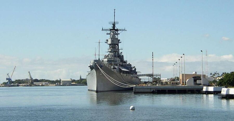 Oahu: Premium Missouri, Arizona & Top of the Tower Tour - Pickup in Waikiki and the ride to Pearl Harbor