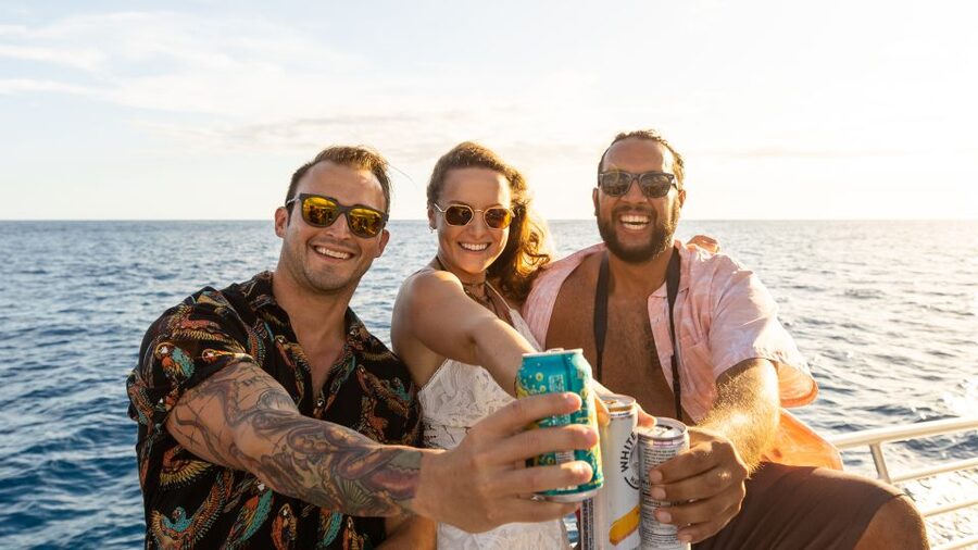 Oahu: Premium Waikiki Sunset Party Cruise with Live DJ - Friday Fireworks from the Water