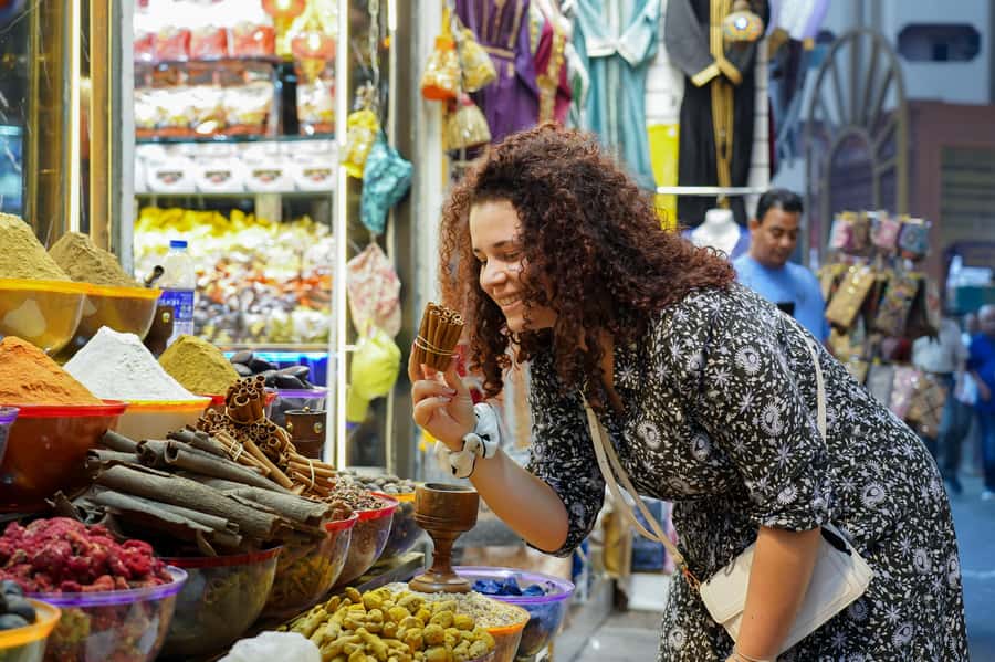 Old Dubai: Premium Guided Tour with Street Food & Abra Ride - Who Will Get the Most From This Tour