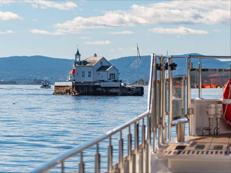 Oslo: Guided Sightseeing Fjord Cruise on Premium Silent Boat - A Quiet Start at Aker Brygge
