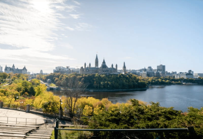 Ottawa Premium Small Group Tour with Canal Cruise - A smart first look at Ottawa