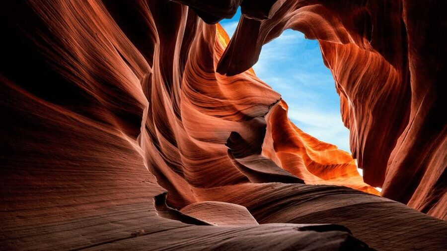 Page: Upper Antelope Canyon Prime Time Entry & Navajo Guide. - Why Upper Antelope Canyon feels so different
