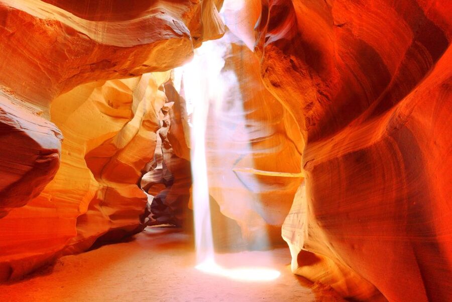Page: Upper Antelope Canyon Prime Time Entry & Navajo Guide. - Photography help from guides such as Mario and Lillian