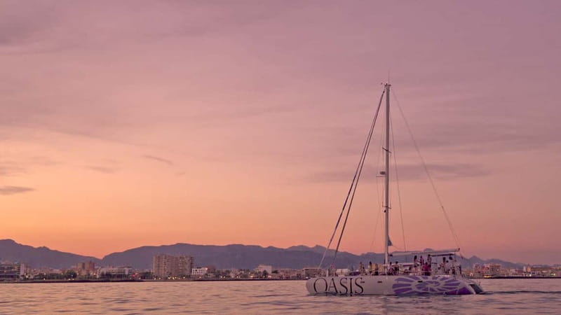 Palma de Mallorca: Deluxe Catamaran Sailing Tour with Meal - Drinks, music, and the mood onboard