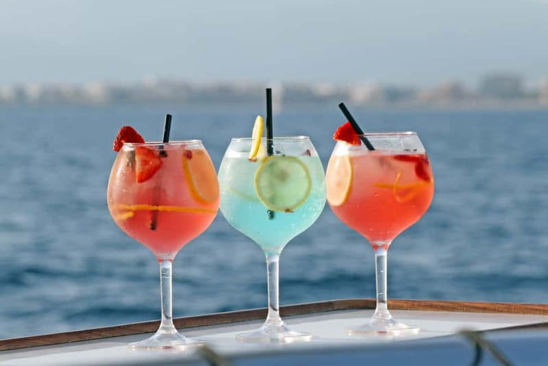 Palma de Mallorca: Deluxe Catamaran Sailing Tour with Meal - Leaving Palma for Cala Vella