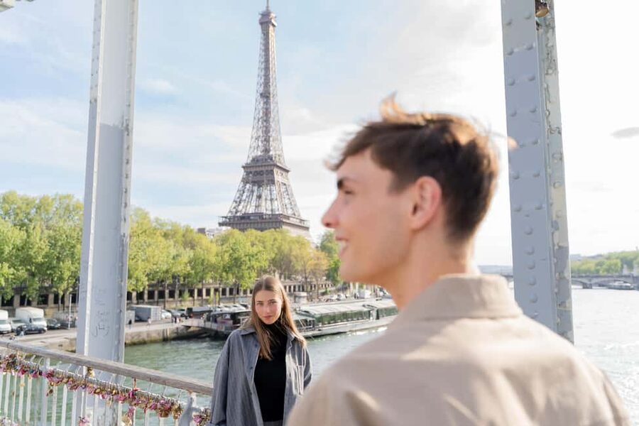 Paris: Eiffel Tower Premium Photoshoot - Eiffel Tower views from Bir Hakeim